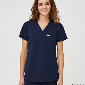 Figs Scrubs. Catarina One Pocket Scrub Top. Navy. Size Large.